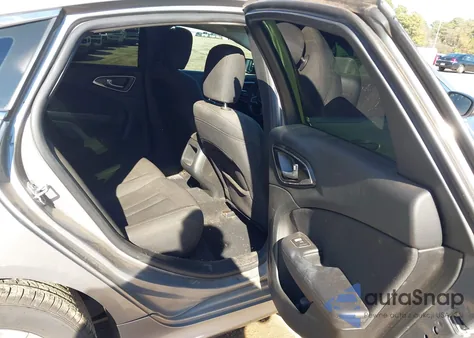 2016 Chrysler 200 Touring z USA, uszkodzony, nr VIN 1C3CCCFB8GN191733